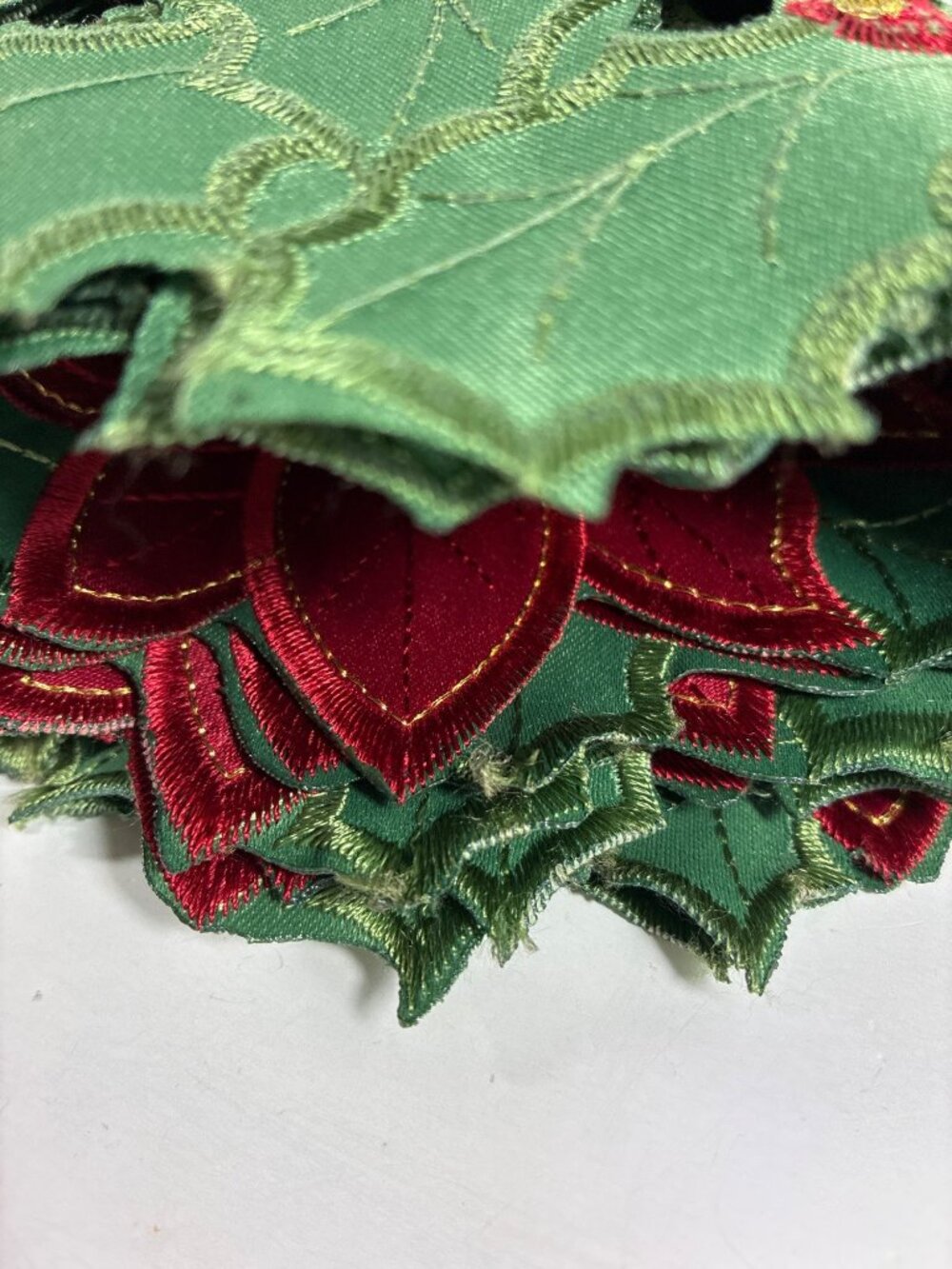 Set of 6 St. Nicholas Square Christmas Poinsettia Placemats Red Green Gold Glitt - Picture 8 of 10